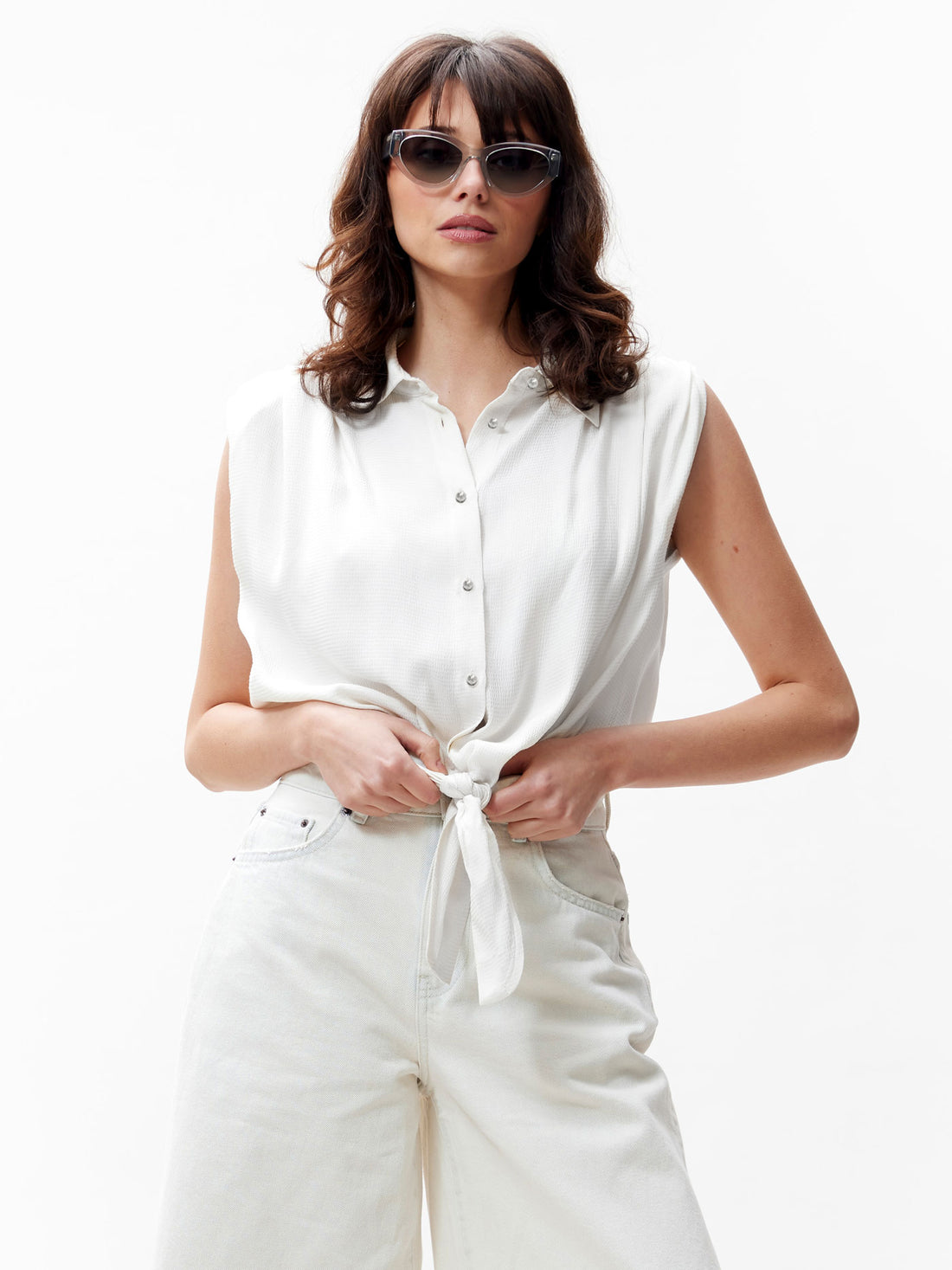Sleeveless blouse with lash Off White