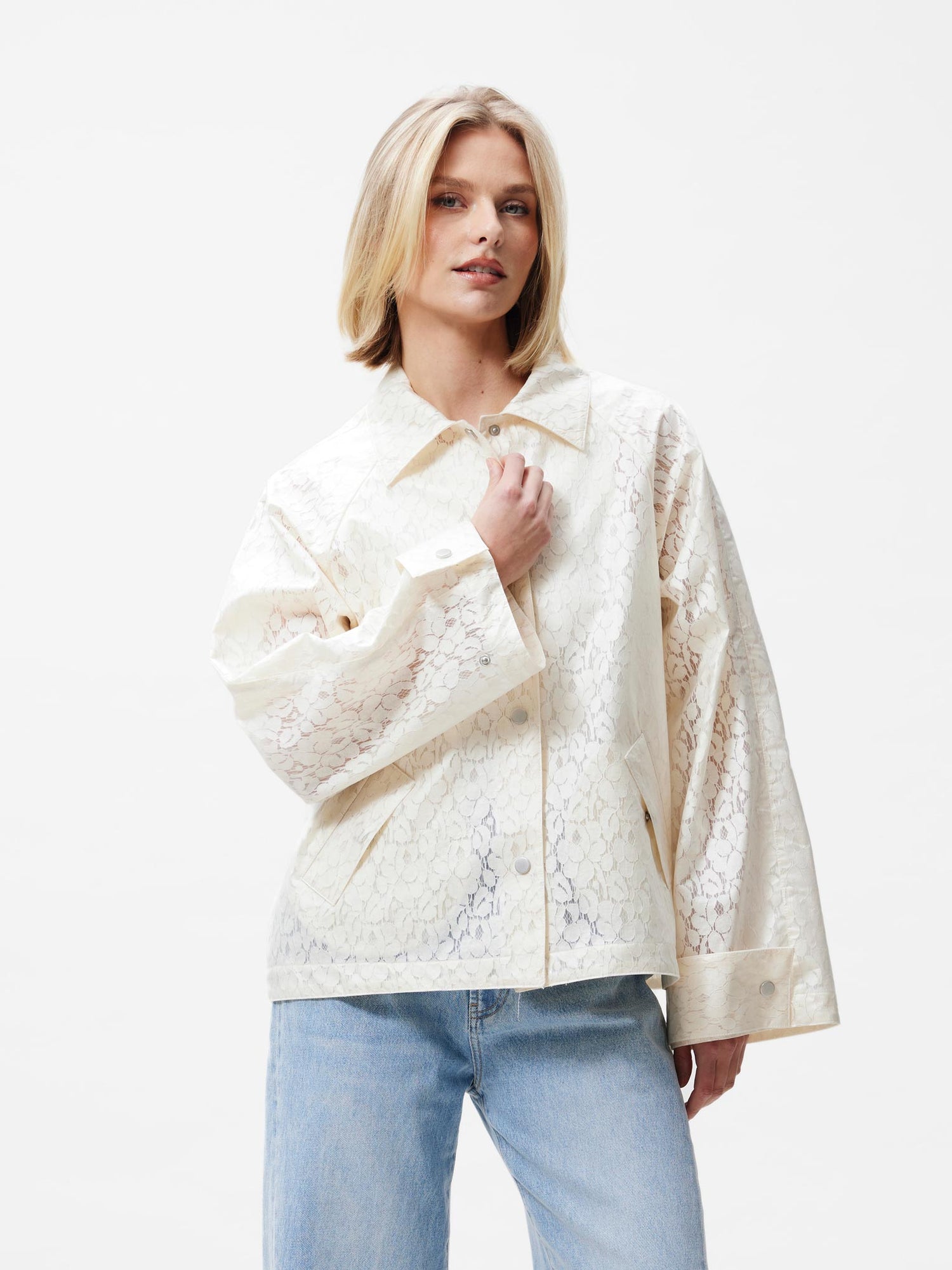 Laced raincoat Ecru