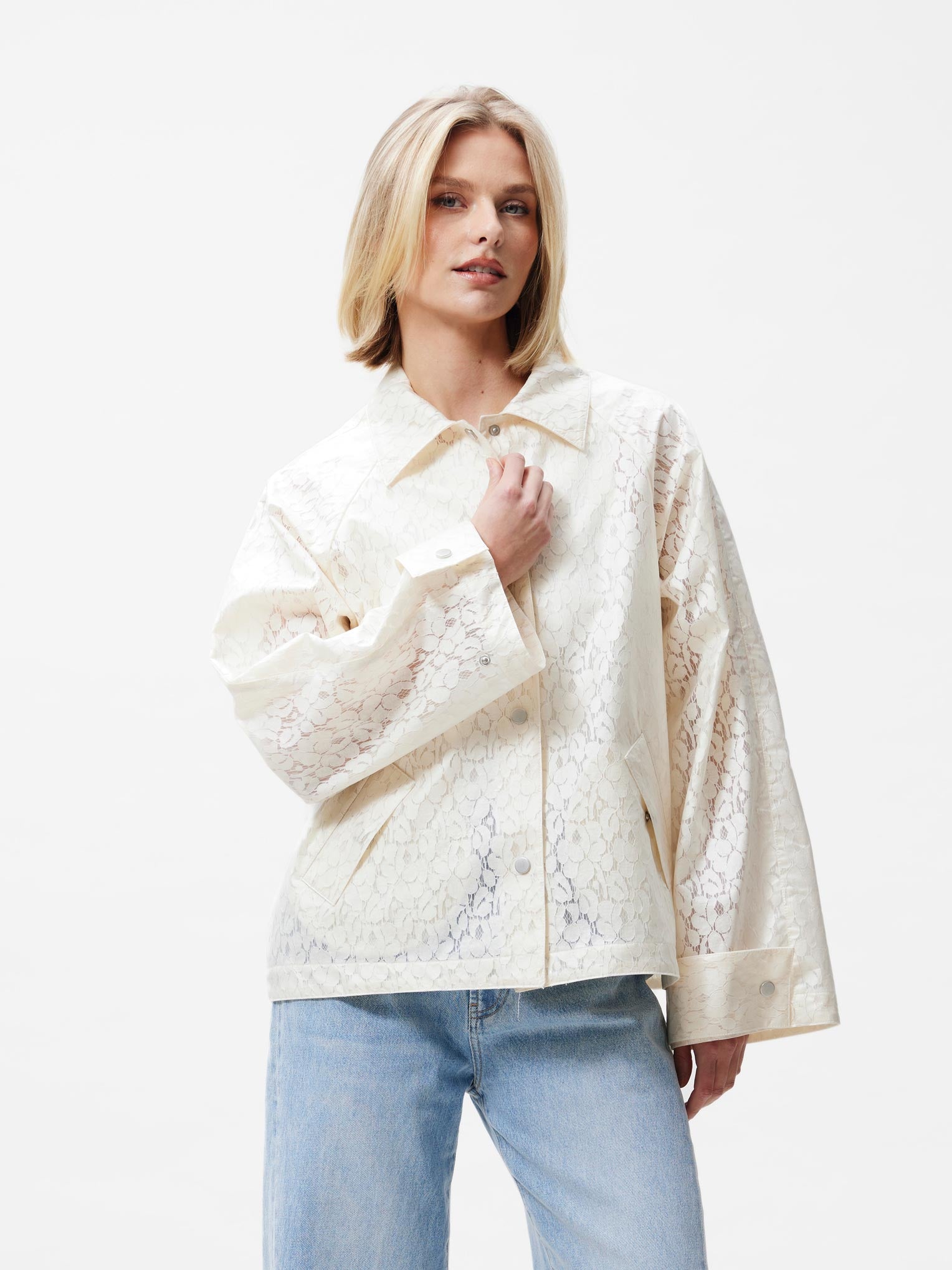 Laced raincoat Ecru