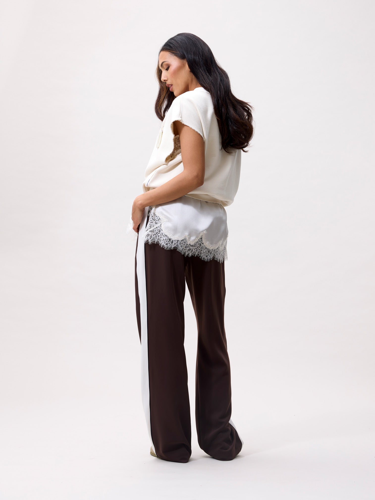 Sleeveless Vneck sweater Cream