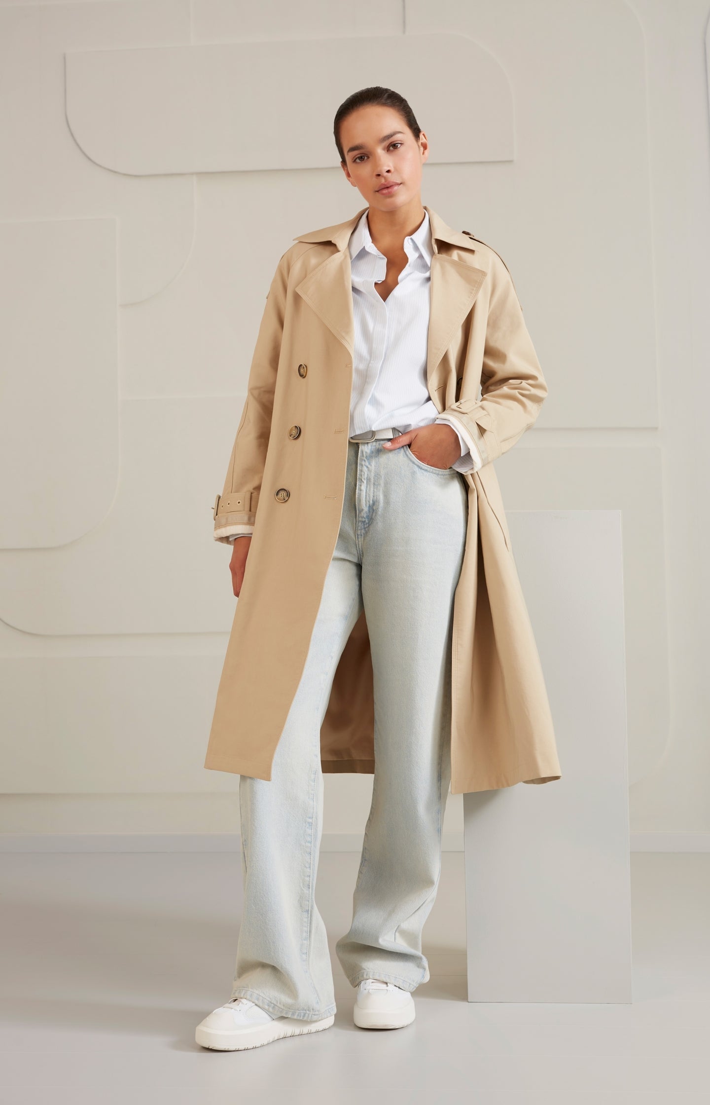 Doppelreihiger Trenchcoat mit langen Ärmeln und Taschen White Pepper Beige